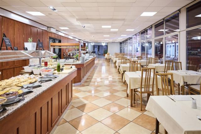 31_Mediteran_Hotel_by_Aminess_Restaurant-and-bar_Restoran_Medit