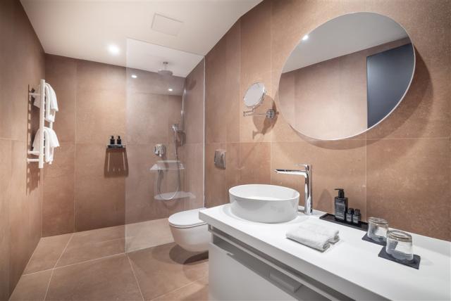 Aminess_Younique_Narrivi_Hotel_2024_Luxury_double_room_with_sea