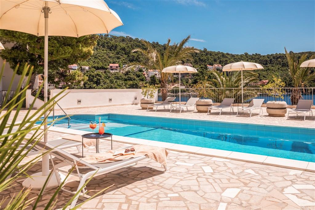 aminess-lume-hotel-pool-area-sunbeds-mediterranean.jpeg