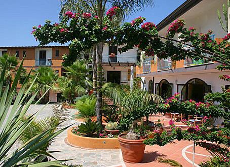 Hotel Grotticelle*** - Capo Vaticano