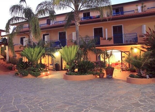 Hotel Grotticelle*** - Capo Vaticano