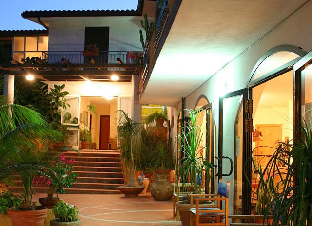 Hotel Grotticelle*** - Capo Vaticano