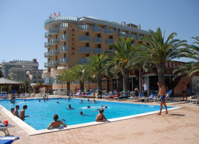 Hotel Maxim’s*** - Martinsicuro - Villa Rosa