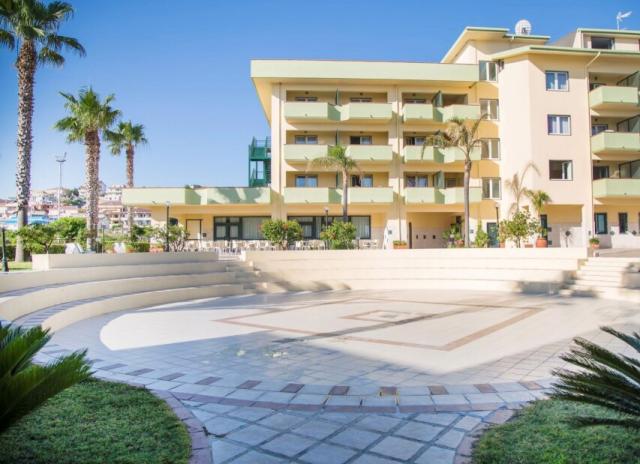 Hotel Village Paradise**** - Marina di Mandatoriccio