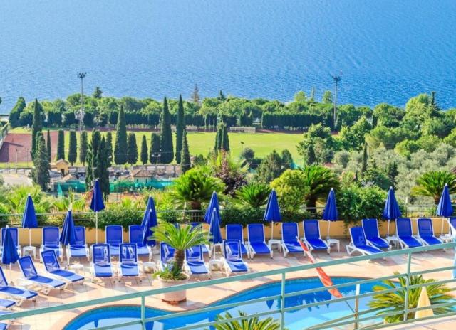 Hotel San Pietro**** - Limone sul Garda
