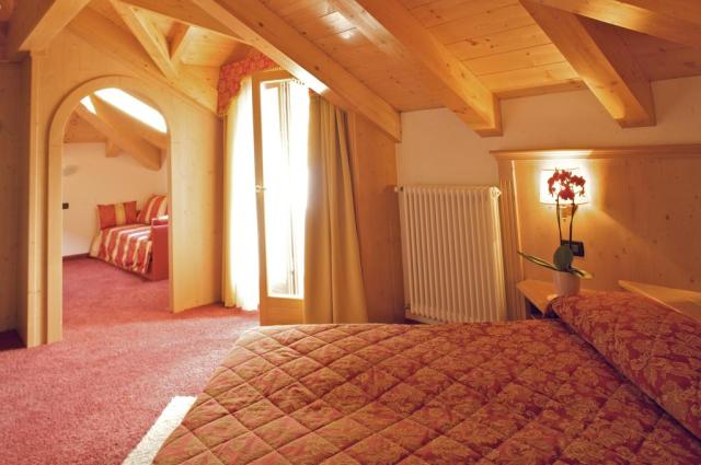 Hotel Almazzago Commezzadura (8)