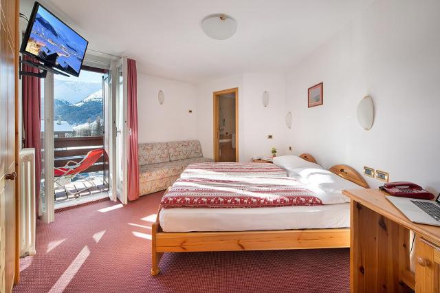 Hotel alpen village Livigno camera panorama 1
