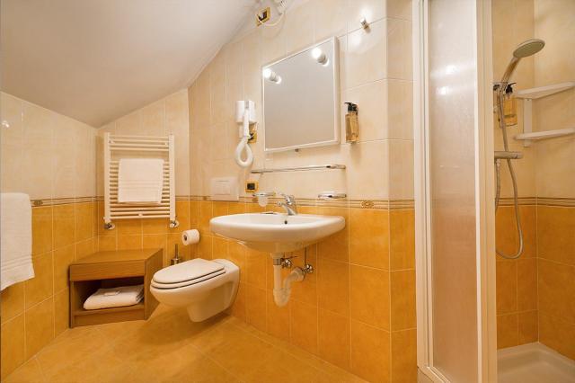 Hotel alpen village Livigno camera tripla 2