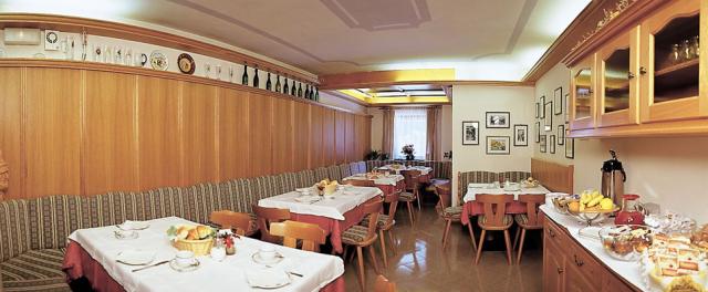 Hotel Garni Esperia, Alleghe (2)