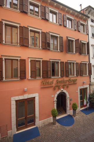 Hotel Antico Borgo, Riva del Garda (6)