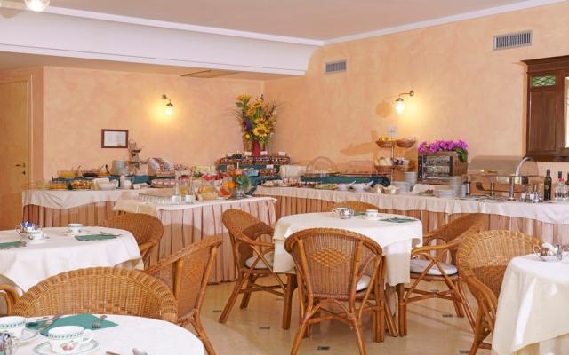 Hotel Villa Sofia, Gardone R 25 (2)