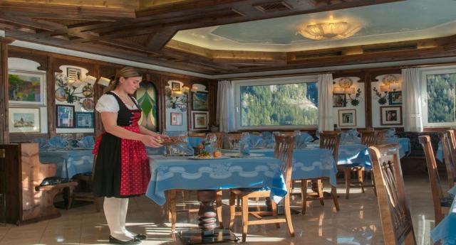 Hotel Ai Pini, Vigo di Fassa (1)