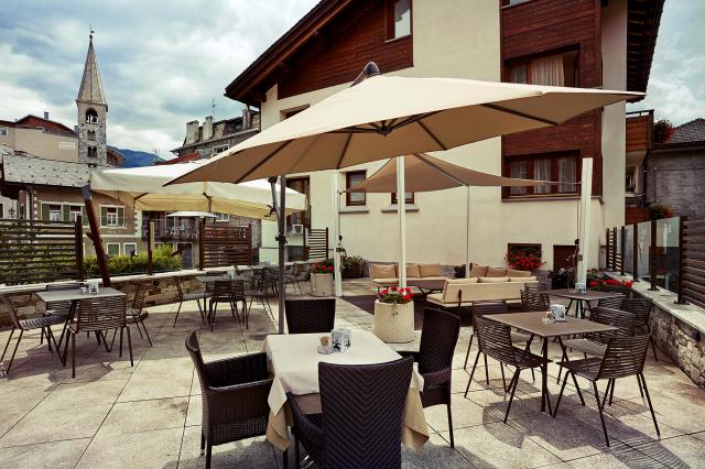 Bar outside