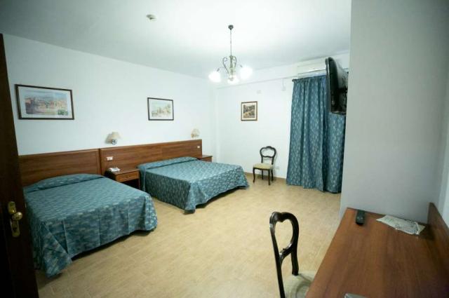 Hotel La Riva, Giardini Naxos (14)