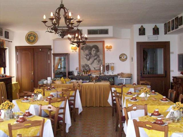 Hotel La Riva, Giardini Naxos (11)