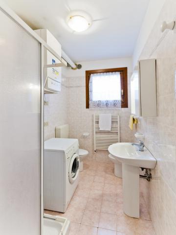 Caorle - Cristina bathroom 01