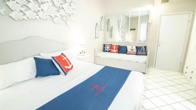 Hotel Il Perseo    Marciana 24 (6)
