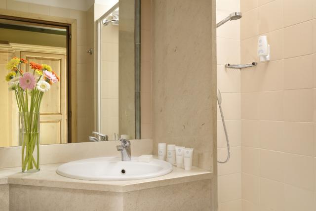 TH Pila bagno camera tripla 03