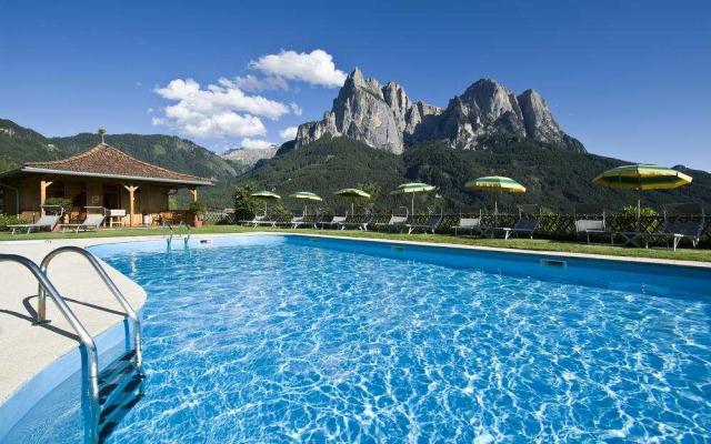 Hotel Mirabell Alpine Garden Resort & Spa   Siusi allo Sciliar 
