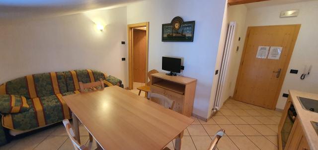 Edi, PT   Apt. 2 TRILO 5 6 (4)