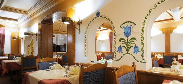 Hotel Cima Dodici   Valgo di Fassa (2)