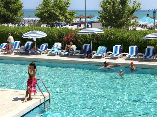 1365_03_donjuan_giulianova_piscina_estate