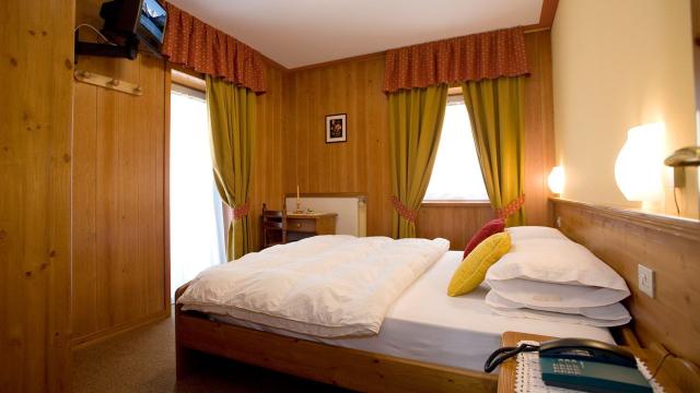 camere-hotel-i-rododendri-t-1280x720-5 (1)