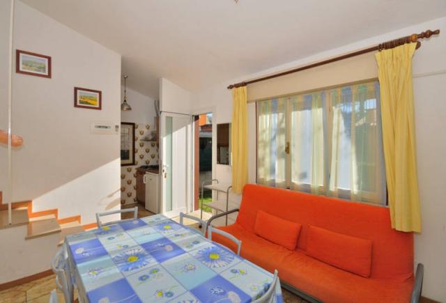 9a033ec850aff16ad6ed76c7ac5c4d57