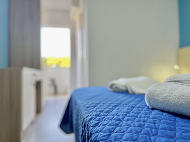 letto-camera-doppia-hotel-a-lignano