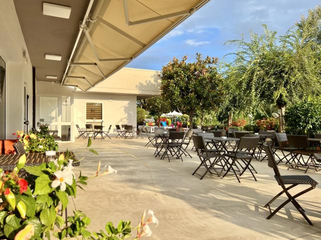 terrazza-esterna-dell-hotel-lignano