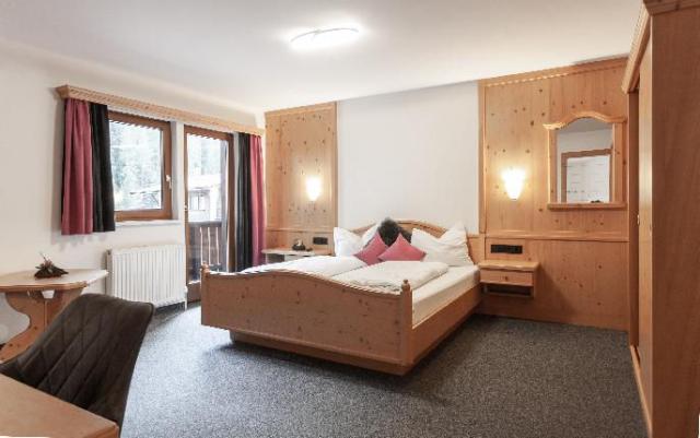 first_mountain_hotel_oetztal_ehem_sulztalerhof_gries_bei_laenge