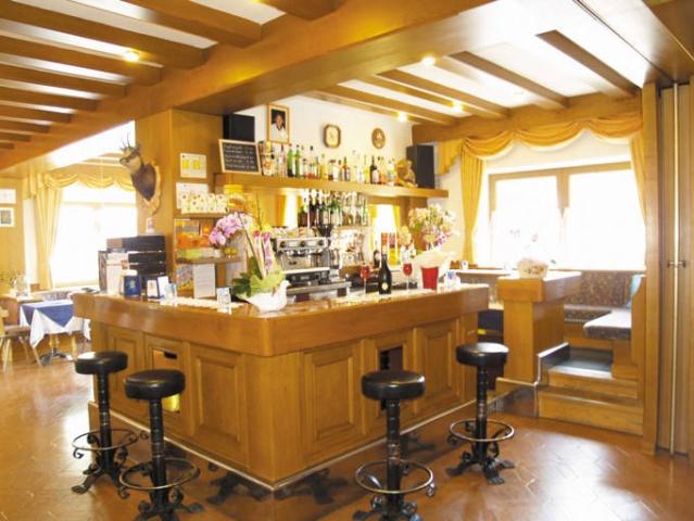 869_03_aida_pozzadifassa_bar_all