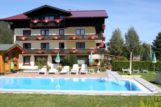 Haus-mit-Pool-1-1030x687
