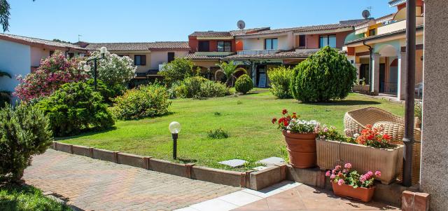 blusardegna-oasianfiteatro-residence_giardino-esterni-01