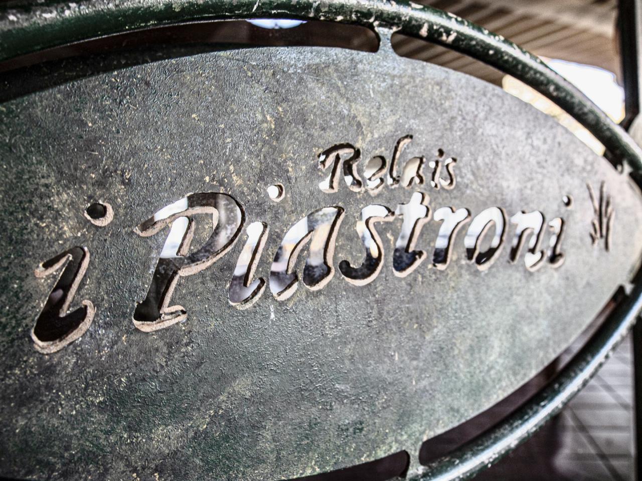 Piastroni residence Insegna 1