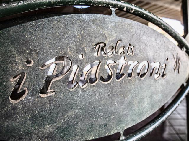 Piastroni residence Insegna 1