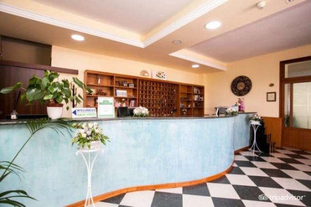 front-desk-v8225046-e1609007468499