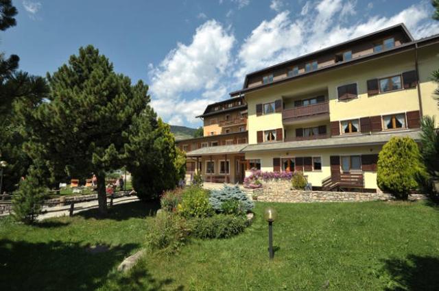 1213_01_meublescisporthotelandresidence_bormio_esterno_estate