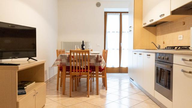 zona-giorno-appartamento-mughetto-residence-cime-doro-1920x1080