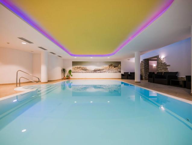 relax-pool-alpenrose