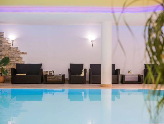 in-pool-alpenrose