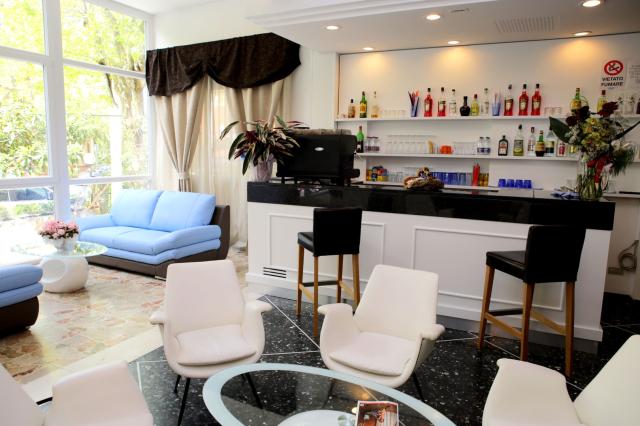 1374_06_Jolie_Rimini_Bar_All