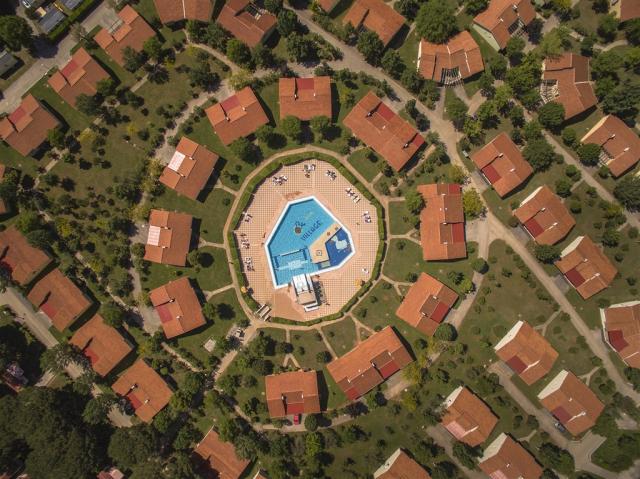 AEREA_PISCINA_BIVILLAGE_1.jpg