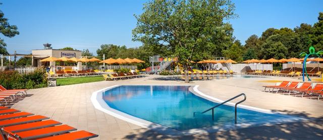 camping-lanterna-premium-resort-pools-light-01.jpg