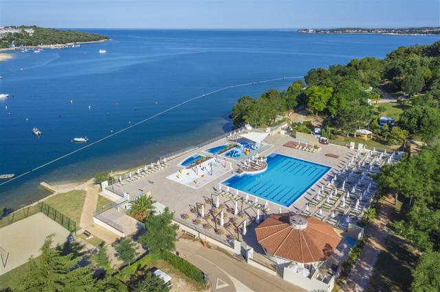Camping Lanterna_Main Pool (02).jpg