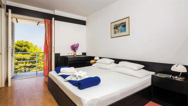 hotel hvar1.jpg