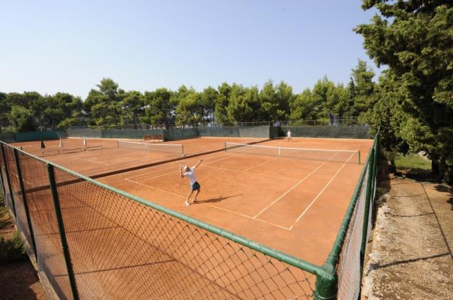 tennis (2).jpg