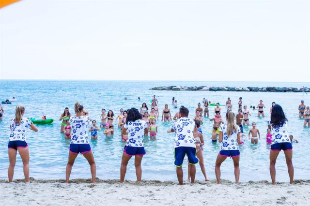 balli-in-spiaggia.jpg