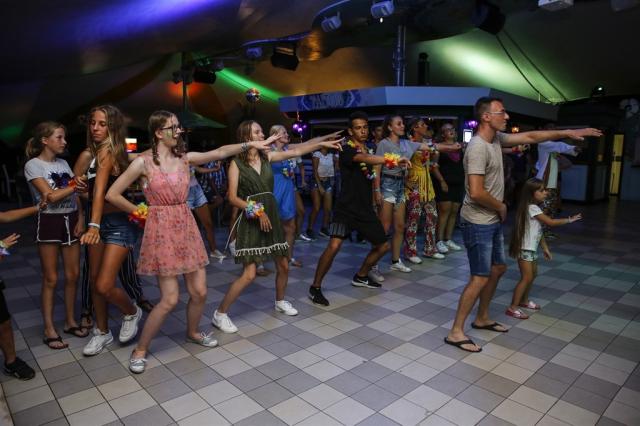 142-Disco-Teenagers-Camping-Mediterraneo.jpg