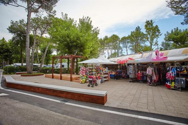 145-Basar-Shopping-Camping-Mediterraneo-Cavallino-Jesolo.jpg